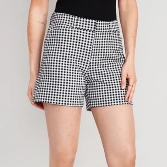 NWT Old Navy Women's Black & White Gingham Print High Rise Pixie Shorts - Picture 1 of 13